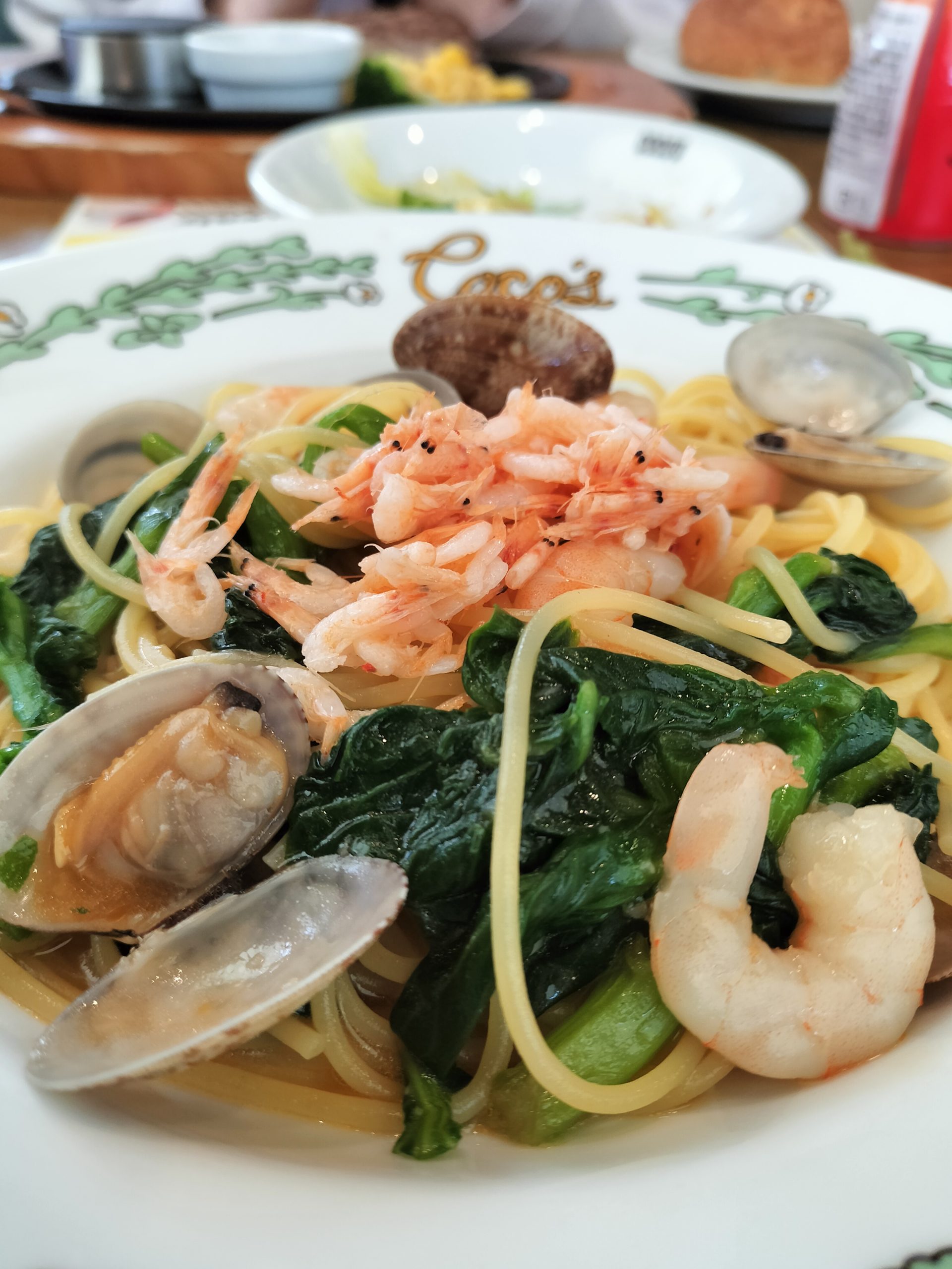 魚介たっぷりで彩り豊かなパスタ